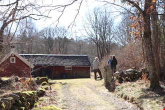 K�nd snickare �terskapar 1700-talstorp med ving�rd