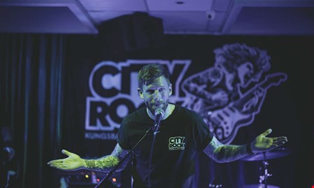 Kristofer v�rnar om lokal musik � dr�mmer om festival