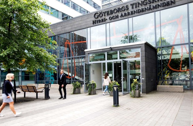 Trio åtalas – stal och lurade personer på pengar Trio åtalas – stal och lurade personer på pengar