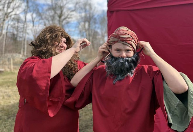 P�skspelet i ny tappning med s�ng och show