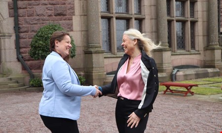 IT-expert tar �ver som vd p� Tjol�holms slott