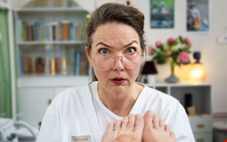 Komikern om nya pj�sen d�r strippklubb kommer till byn 