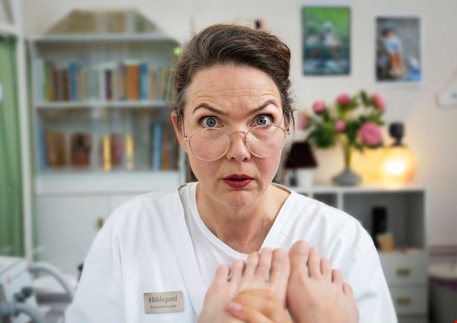 Komikern om nya pj�sen d�r strippklubb kommer till byn 