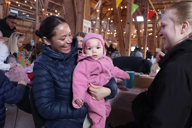 �ggjakt och lek � s� firades p�sken p� Tjol�holm