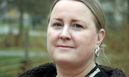 L�g kunskap hos vuxna n�r ungdomar uts�tts p� n�tet 