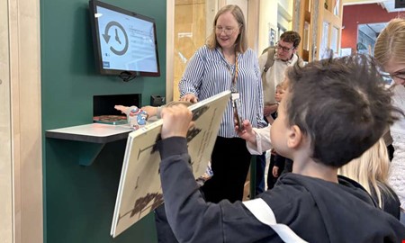 Ny robot p� biblioteket � fem�ringar f�rst att testa