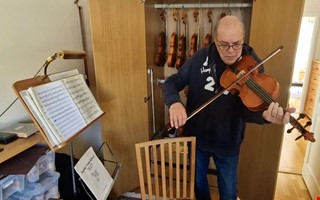 Bygga violin ett str�ngt jobb f�r 85-�rige Carl-Erik