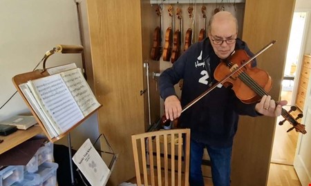 Bygga violin ett str�ngt jobb f�r 85-�rige Carl-Erik