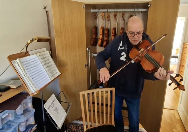 Bygga violin ett str�ngt jobb f�r 85-�rige Carl-Erik