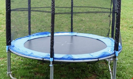 Fel kantskydd till studsmatta � tvist om byte