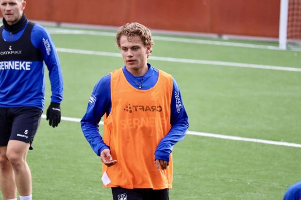 Bl�vitt l�nar ut l�ftet fr�n Vallda till superettan