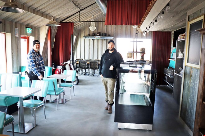 L�ng v�ntan � men snart premi�r f�r restaurang p� ving�rd