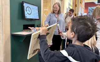 Film: Biblioteket invigde ny robot