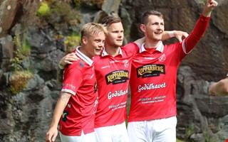 Nyf�rv�rvets dr�mpremi�r � gjorde hattrick