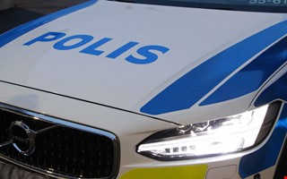 V�ldsam man p� krog � polisen larmades 