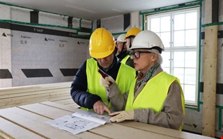 F�rsta visningen av bost�derna i gamla skolan � stort intresse