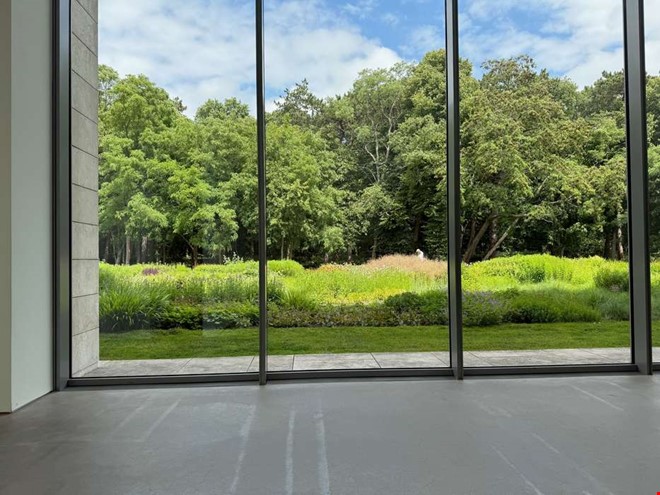 Bygge av ny villa stoppas � f�nsterna blir f�r stora 