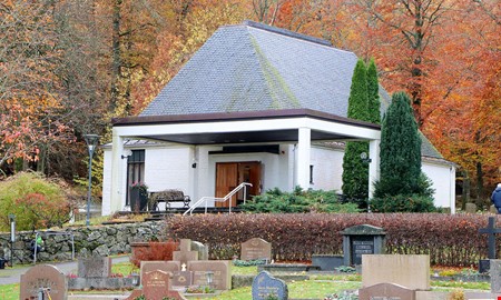 Skogskapellet byggs ut � st�ngs under l�ng tid