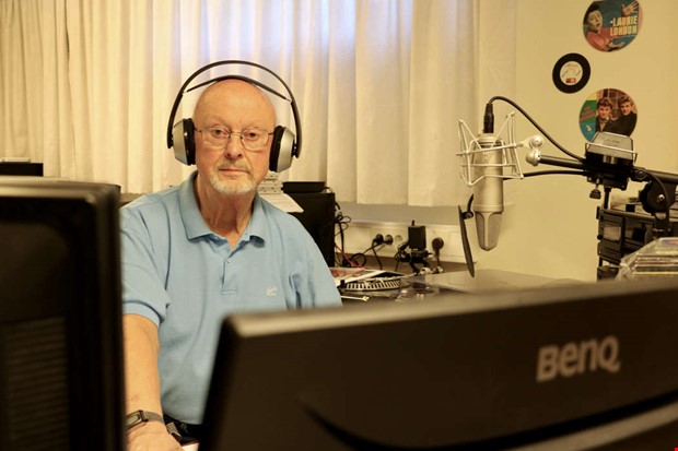 H�lsan satte stopp � men nu �r Royne tillbaka i radion