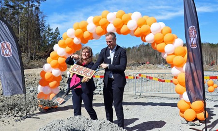 F�rsta spadtaget f�r T�l� Gl�nta � ska bli 72 sm�hus