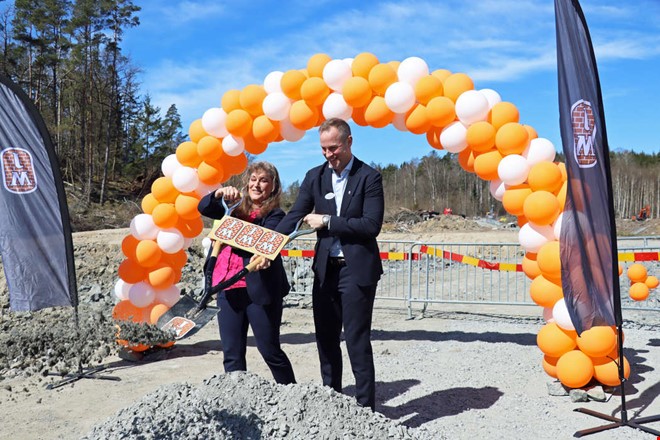 F�rsta spadtaget f�r T�l� Gl�nta � ska bli 72 sm�hus