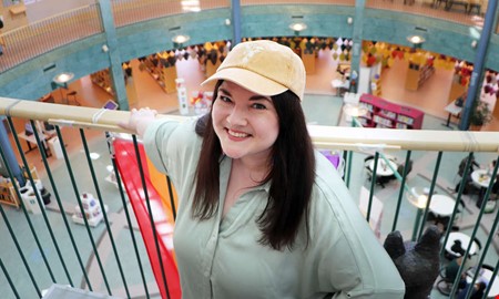 Isabelles kreativa resa b�rjade med en gul kamera