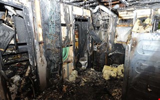 T�nde eld p� huset � d�ms f�r mordbrand