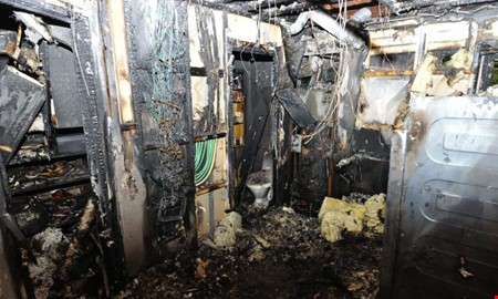 T�nde eld p� huset � d�ms f�r mordbrand