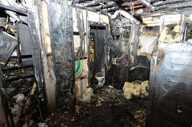 T�nde eld p� huset � d�ms f�r mordbrand