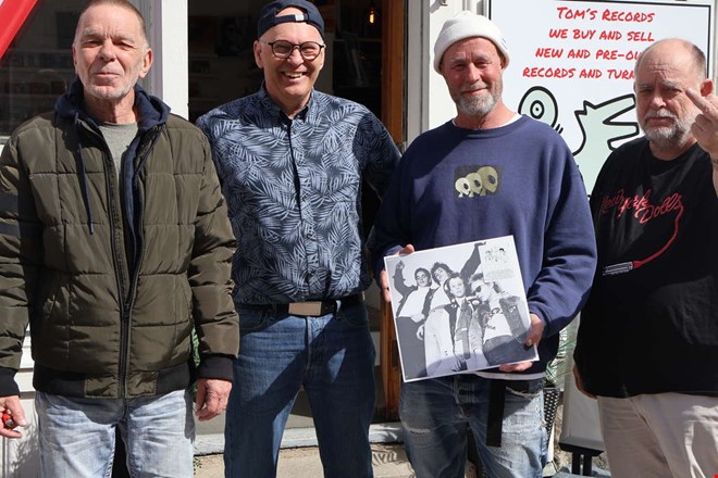 Punkbandet GLO g�r come back p� LP