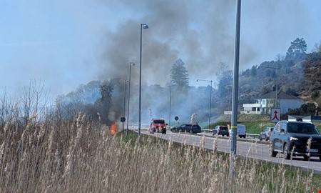 Svart r�k synlig fr�n E6 � planerad br�nning bakom