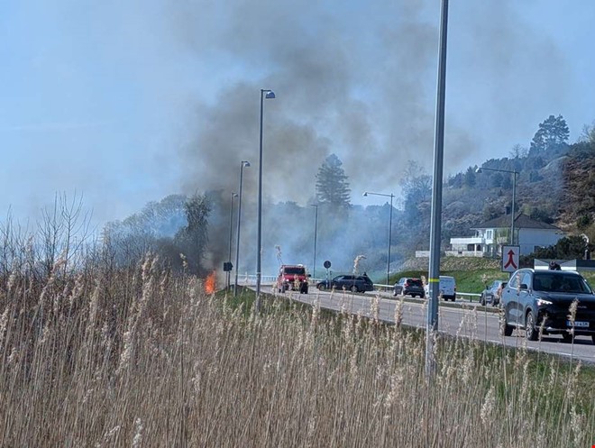 Naturv�rdsbr�nning inte under kontroll � Onsalav�gen avst�ngd