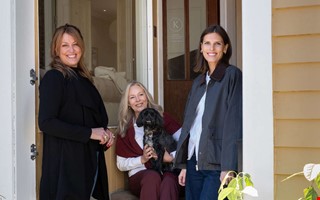 M�klarna l�mnade de stora kedjorna � nu startar de eget