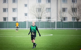 Tung f�rlust f�r T�l� � tr�naren hyllar K�ll och mittbackparet 