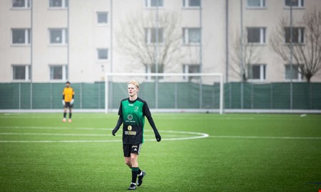 Tung f�rlust f�r T�l� � tr�naren hyllar K�ll och mittbackparet 