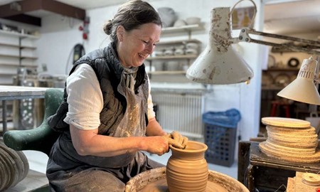 Fr�n tv� kvadrat till egen keramikstudio