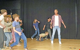 Robin Stegmar i jakt p� sina scenbarn till musikal
