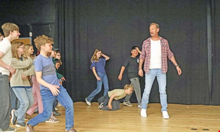 Robin Stegmar i jakt p� sina scenbarn till musikal