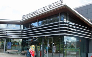 Glasv�gg i Resecentrum dr�jer � budget saknas