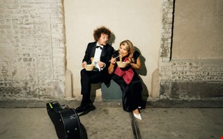 Hyllade artisten kommer till teatern med ny turn�