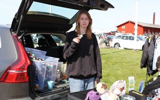 M�jligheten att fynda lockade m�nga till Tjol�holm 