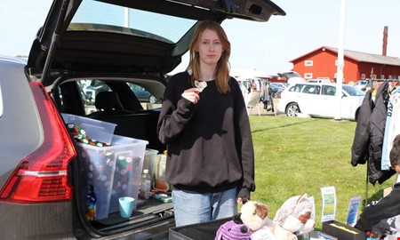 M�jligheten att fynda lockade m�nga till Tjol�holm 