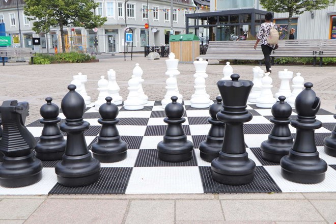 Kung saknas � Sommartorget riskerar att bli utan schack