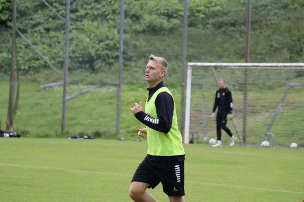 Mittf�ltaren f�rl�nger med Gais � skriver l�ngt kontrakt