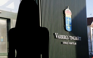 Kvinna d�ms � stal precis vid polishuset