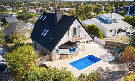 Villa med pool och hamnutsikt v�cker intresse