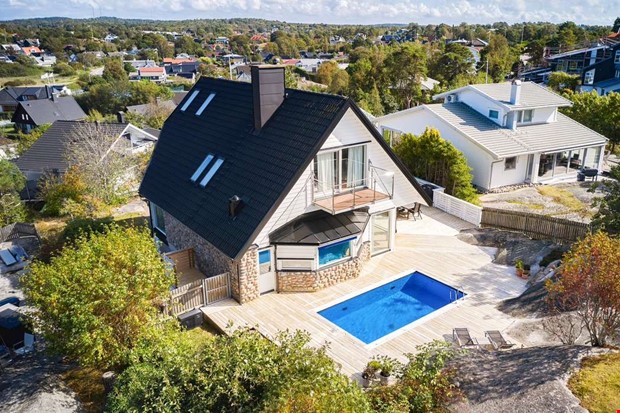 Villa med pool och hamnutsikt v�cker intresse
