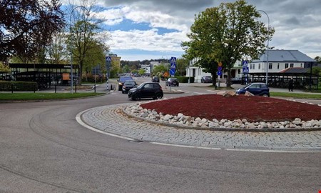 K�rde p� ton�ring � ledig polis tog smitaren