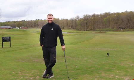 �rets f�rsta slag � d� gjorde banchefen en hole in one