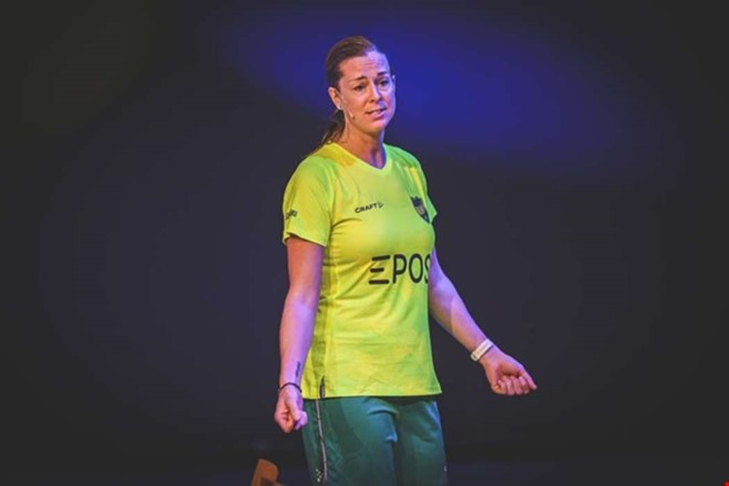 Fotbollsstj�rnan sl�pper ny l�t efter musikalen